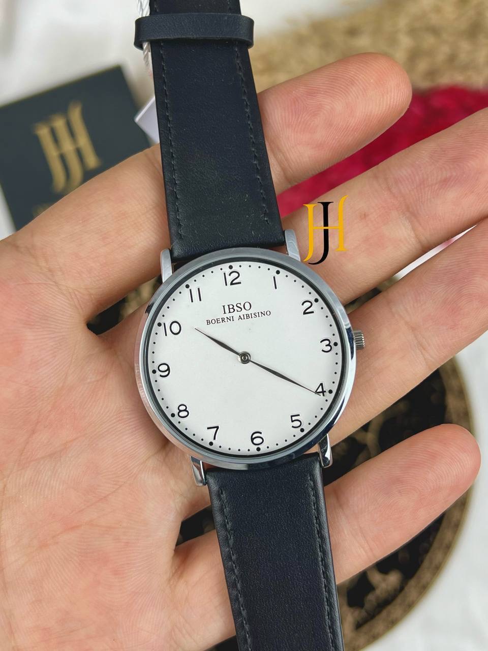 ساعه ابسو ارقام مينا ابيض